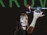 ����� ����