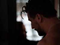 �������