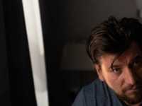 �������