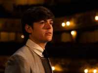 ����� ����