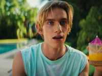 ����� ����