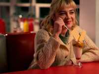 ����� ����